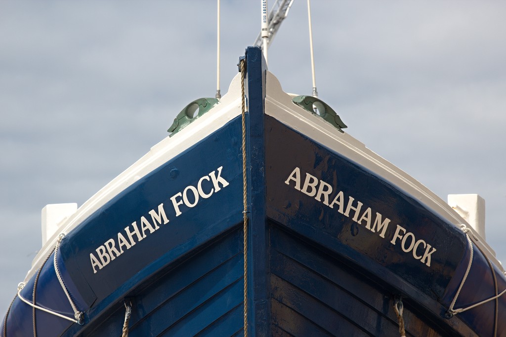 KNRM Koninklijke Nederlandse Redding Maatschappij hdr sar reddingsboot lifeguard scheepvaart zeevaart koopvaardij marine